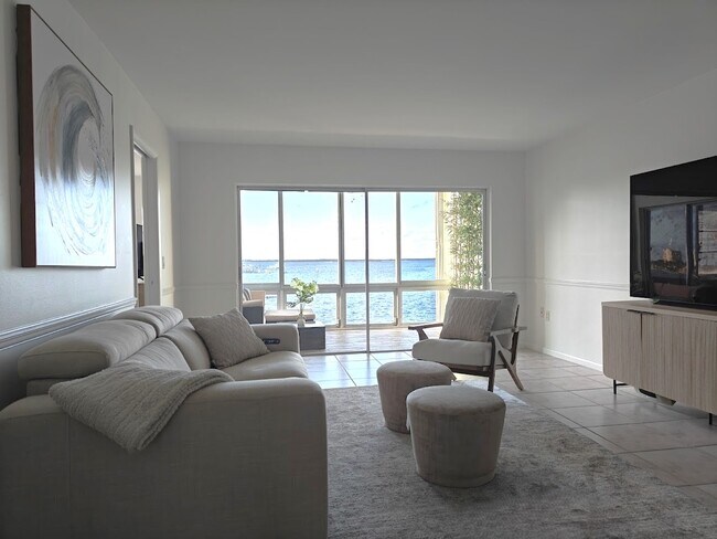 410 Wilma Cir, Unit 306 in Riviera Beach, FL - Building Photo - Building Photo