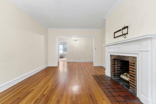 315 Tappan St, Unit #1 in Brookline, MA - Foto de edificio - Building Photo