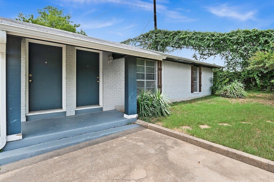2712 St Edwards Cir, Unit B in Austin, TX - Building Photo