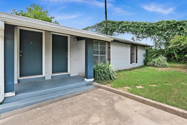 property at 2712 St Edwards Cir