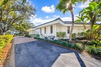 301 Isla Dorada Blvd in Coral Gables, FL - Building Photo - Building Photo