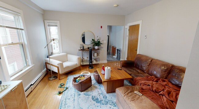 200 Banks St, Unit 5 in Cambridge, MA - Building Photo - Building Photo