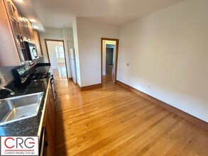 18 Wellington Rd, Unit 2 in Medford, MA - Foto de edificio - Building Photo