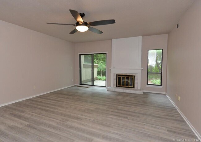 994 Heritage Vlg in Southbury, CT - Building Photo - Building Photo
