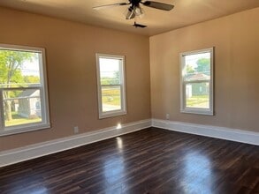 529 W Lincoln Ave in Hinckley, IL - Building Photo - Building Photo
