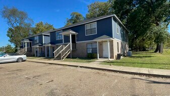 800 E Bridges Ave in Wynne, AR - Building Photo