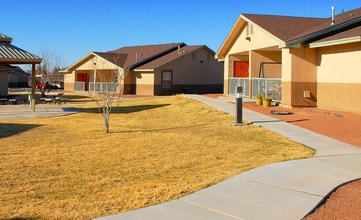 Mariposa Village in Deming, NM - Foto de edificio - Building Photo