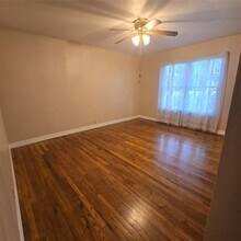 504 Corral Ln in Austin, TX - Foto de edificio - Building Photo