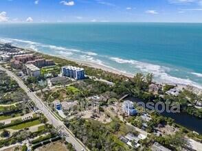 8560 Heron Lagoon Cir in Sarasota, FL - Building Photo - Building Photo