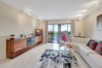 7310 Ashford Pl in Delray Beach, FL - Building Photo - Building Photo