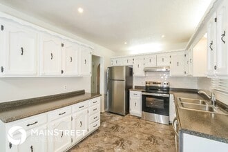 7616 N Serene Ave in Kansas City, MO - Foto de edificio - Building Photo