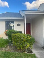 6408 Dockside Cir in Greenacres, FL - Building Photo