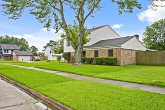 300 Old Course Dr in Friendswood, TX - Building Photo - Building Photo