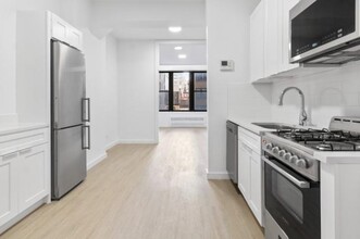 308 W 82nd St in New York, NY - Building Photo - Building Photo