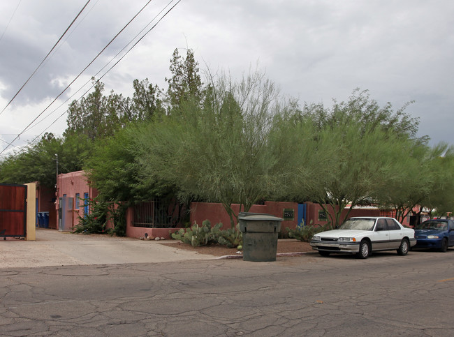 121-135 N Cherry Ave in Tucson, AZ - Foto de edificio - Building Photo