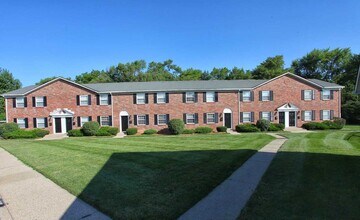 Williamsburg North in Indianapolis, IN - Building Photo - Building Photo