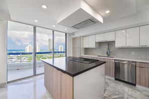 19741 NE 36th Pl in Aventura, FL - Building Photo - Building Photo