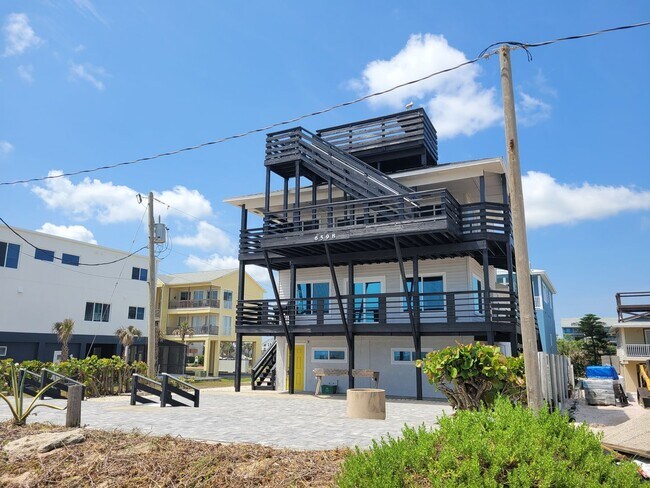 6598 S Atlantic Ave in New Smyrna Beach, FL - Building Photo - Building Photo