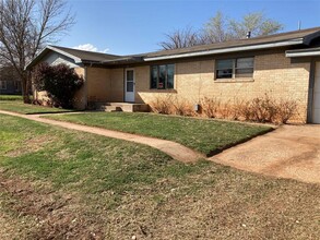 1320 Moody St in Paducah, TX - Foto de edificio - Building Photo