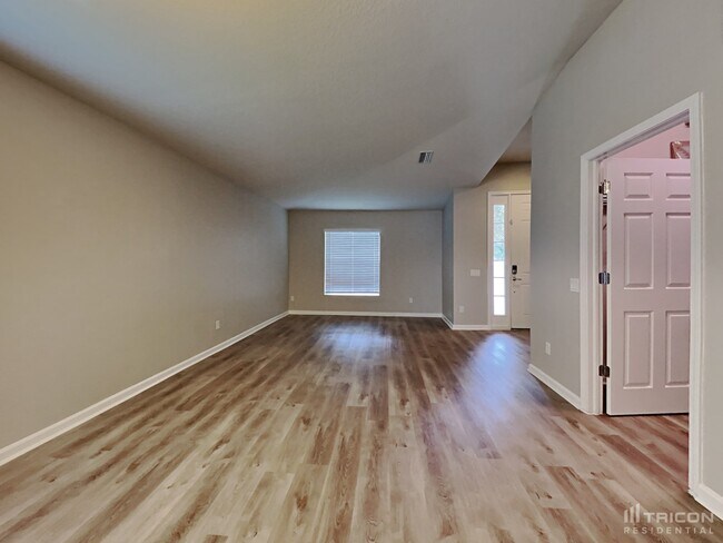 1132 Hill Flower Dr in Brooksville, FL - Building Photo - Building Photo