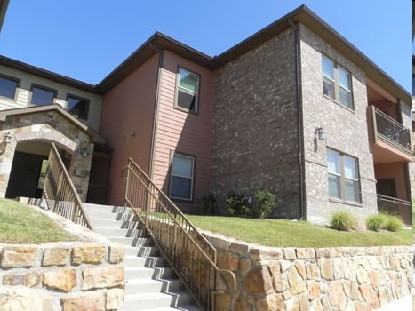 Villas on the Hill in Fort Worth, TX - Foto de edificio - Building Photo