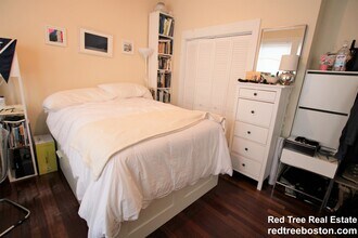 108 Myrtle St, Unit 15 in Boston, MA - Foto de edificio - Building Photo