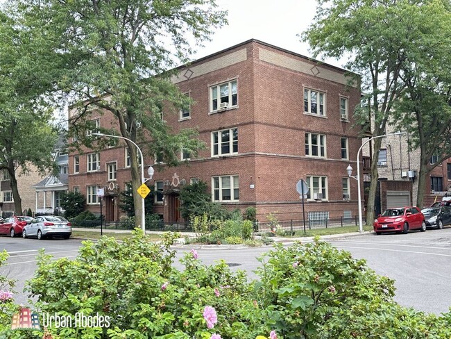 1355 W Winona St, Unit G07C in Chicago, IL - Foto de edificio - Building Photo