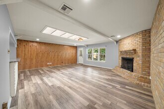 7014 Woodfern Dr in Houston, TX - Building Photo - Building Photo