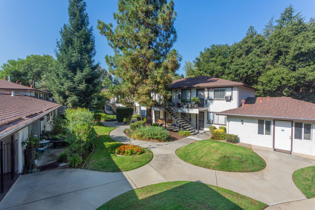 Casa Vasona Garden Apartments in Los Gatos, CA - Building Photo