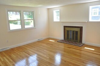 11 Rockland Pl in Newton, MA - Foto de edificio - Building Photo