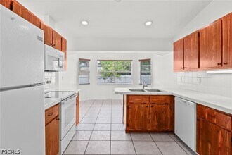 1425 SW 10th St in Cape Coral, FL - Building Photo - Building Photo