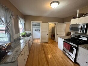 97 Lexington Ave, Unit 3 in Cambridge, MA - Foto de edificio - Building Photo