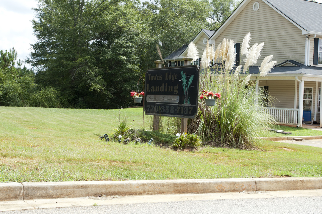 Towns Edge Landing in Barnesville, GA - Foto de edificio