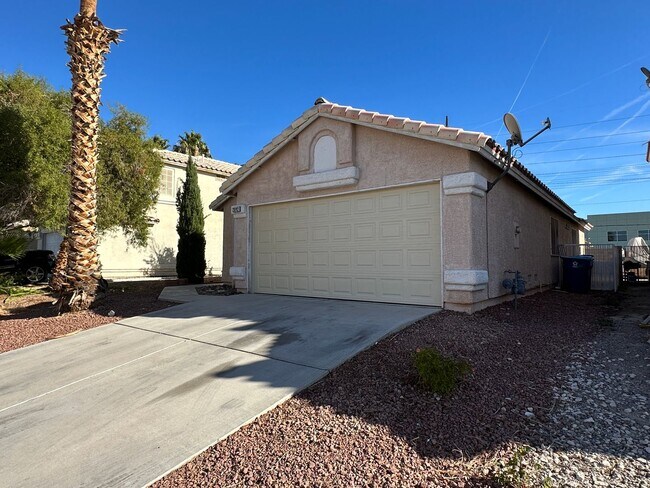 2092 Crowley Way in Las Vegas, NV - Building Photo - Building Photo