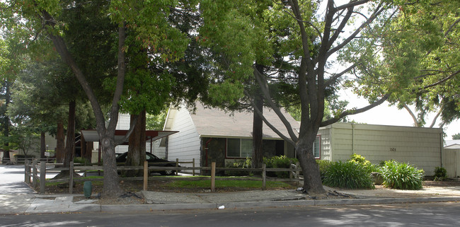 1524 Matheson Rd in Concord, CA - Foto de edificio - Building Photo