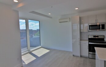 1 Newcomb St, Unit 1 in Boston, MA - Building Photo - Building Photo