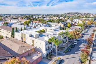 1055 Orizaba Ave in Long Beach, CA - Building Photo - Building Photo