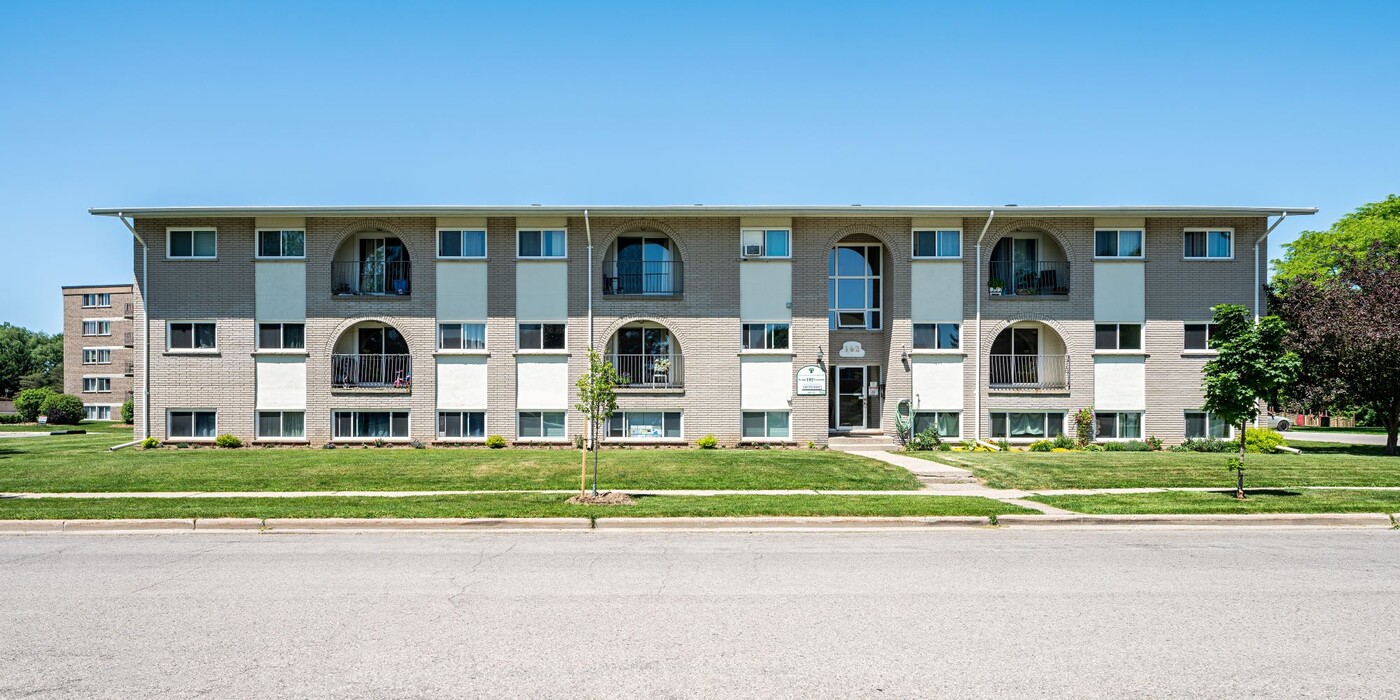 192 Kemp Cres in Stratford, ON - Building Photo