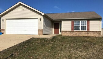 324 Plantation Way in Lafayette, IN - Building Photo