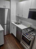 E. 46th St, Lexington Ave in New York, NY - Building Photo