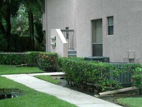 3929 Carambola Cir N in Coconut Creek, FL - Foto de edificio - Building Photo