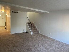 1790 Cromwell Dr in Akron, OH - Building Photo - Building Photo
