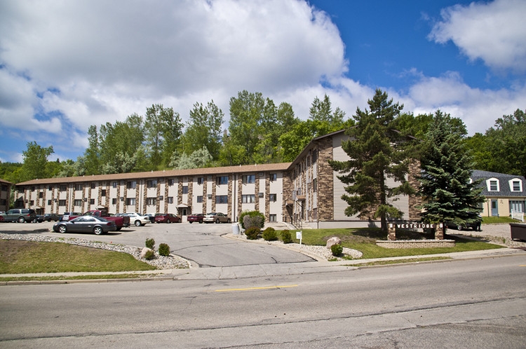 Westridge Apartments in Minot, ND - Foto de edificio