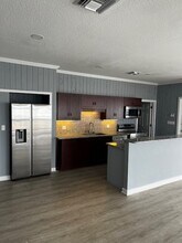 1120 Seaway Dr, Unit PYC Apt B in Fort Pierce, FL - Foto de edificio - Building Photo