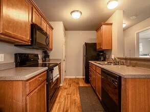 Orchard Park in Springfield, MO - Building Photo - Building Photo