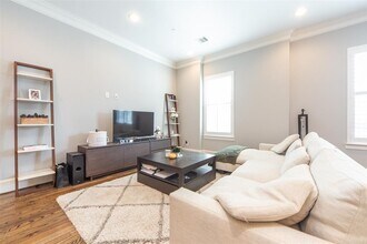 4031 Bellefontaine in Houston, TX - Building Photo - Building Photo