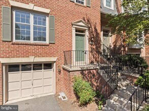 5929 Woodfield Estates Dr in Alexandria, VA - Building Photo - Building Photo