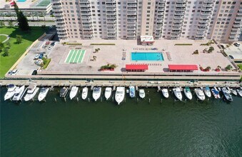 250 174th St, Unit 1212 in Sunny Isles Beach, FL - Building Photo - Building Photo