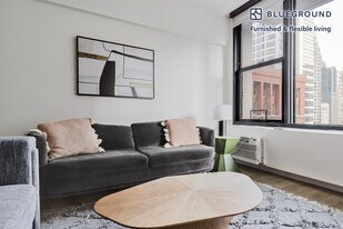 21 E Chestnut St in Chicago, IL - Building Photo