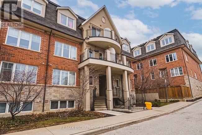 2420 Baronwood Dr in Oakville, ON - Building Photo - Building Photo